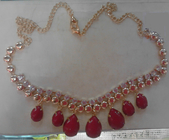 Ожерелье ИЗГОТОВЛЕННОГО НА ЗАКАЗ красного страза handmade с зажимами цепи и омара золота