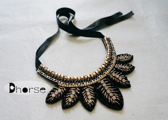Handmade отделяемый страз Bling отбортовал ожерелье ворота, форму листьев