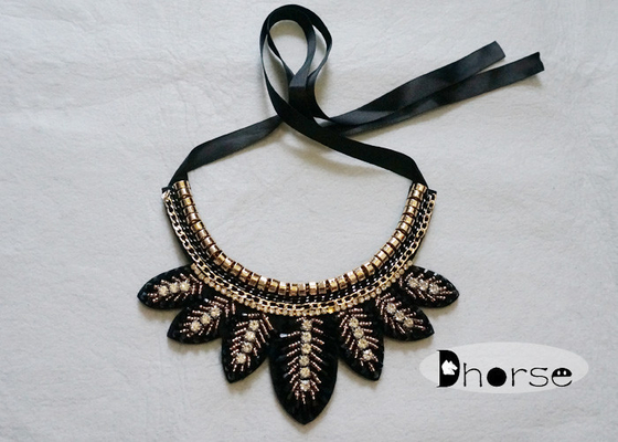 Handmade отделяемый страз Bling отбортовал ожерелье ворота, форму листьев