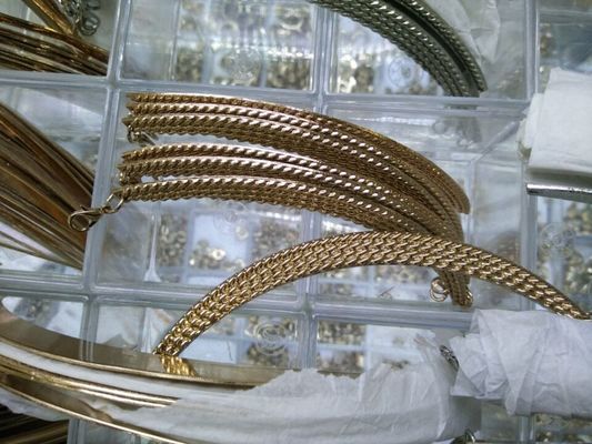 Сплавьте наполовину овальное уравновешивание металла Eco-содружественное с золотом цветков незакономерности