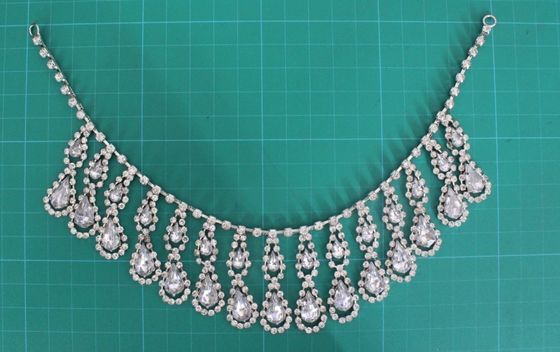 Ожерелье сплава страза серебряных и ясных женщин Handmade для девушок одевает